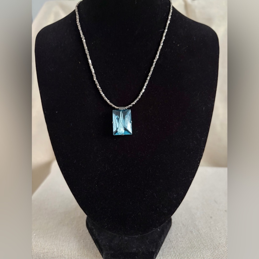 Elegant Blue Crystal Pendant Necklace